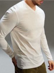 Bawełniana koszulka z długim rękawem i dekoltem V - kremowy. Białe koszulki męskie z długim rękawem Sinsay, l, z bawełny. Za 19.99 zł.