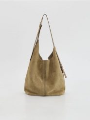 Torebka hobo z imitacji skóry - beżowy. Brązowe torebki klasyczne damskie Reserved, bez wzorów, ze skóry, bez dodatków. Za 129.99 zł.