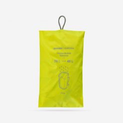 Pokrowiec przeciwdeszczowy na plecak 20/40 l. Zielone plecaki damskie QUECHUA, bez wzorów, z materiału. Za 34.99 zł.