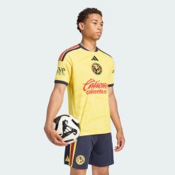 Koszulka domowa Club America 26/27. Niebieskie t-shirty sportowe męskie Adidas, s, z materiału, bez ramiączek, do piłki nożnej, climacool (adidas). Za 439.00 zł.