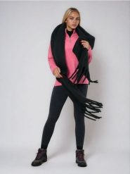 Szalik z frędzlami - czarny. Czarne szaliki i kominy damskie Sinsay, bez wzorów. Za 35.99 zł.