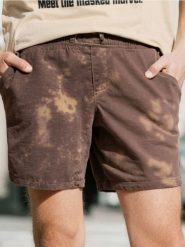 Luźne szorty wiązane w talii - brązowy. Brązowe szorty męskie Sinsay, bez wzorów. Za 39.99 zł.