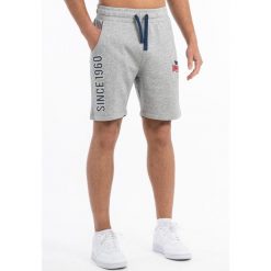 Krótka regularna fryzura Lonsdale Skaill. Niebieskie szorty męskie Lonsdale, bez wzorów, sportowe. Za 168.50 zł.