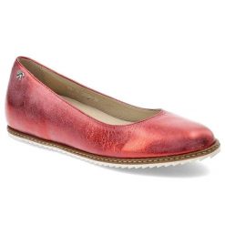 Czerwone Baleriny Karino Wygodne Skórzane Buty Damskie. Czerwone baleriny damskie Karino, bez wzorów, ze skóry, bez obcasa, na platformie. Za 189.00 zł.