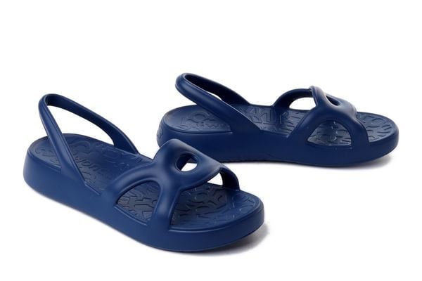 Wonders Glub baltic, sandały damskie. Niebieskie sandały damskie Wonders, bez wzorów, bez obcasa, na płaskiej podeszwie. Za 239.92 zł.