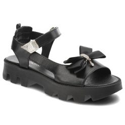 Czarne Sandały Chebello Modne Obuwie Damskie. Czarne sandały damskie CheBello, z aplikacjami, ze skóry, bez obcasa. Za 379.00 zł.
