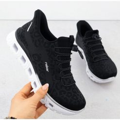 Buty sportowe damskie w panterkę czarne Rieker M6066-01. Czarne buty sportowe na co dzień damskie bez wzorów. W wyprzedaży za 429.96 zł.