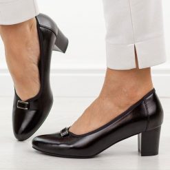 Czarne czółenka damskie na słupku Vinceza 58622. Czarne czółenka damskie VINCEZA, bez wzorów, ze skóry, bez obcasa, na słupku. Za 169.00 zł.