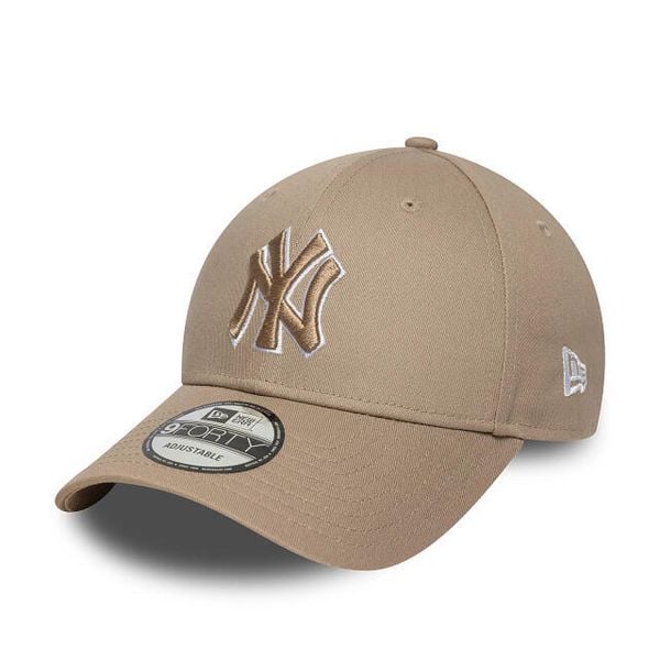 Czapka z daszkiem New Era New York Yankees Outline 9FORTY. Brązowe czapki męskie New Era, bez wzorów, z materiału, klasyczne. Za 126.30 zł.