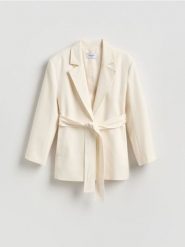 Marynarka z paskiem - złamana biel. Marynarki i żakiety damskie Reserved, l, bez wzorów, z tkaniny. Za 299.99 zł.