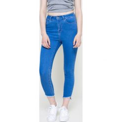 Vero Moda - Jeansy. Niebieskie jeansy damskie Vero Moda, z podwyższonym stanem. W wyprzedaży za 29.90 zł.