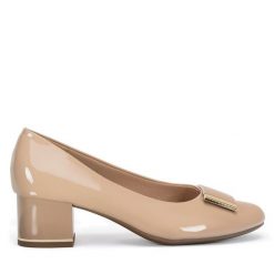 Czółenka Clara Barson. Brązowe czółenka damskie Clara Barson, bez wzorów, bez obcasa. Za 119.99 zł.