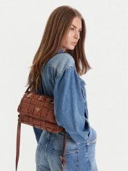 Guess Torebka HWWG80 72190 Brązowy. Brązowe torebki klasyczne damskie Guess, z aplikacjami, ze skóry, bez dodatków. Za 359.99 zł.