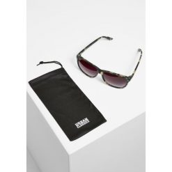 Okulary przeciwsłoneczne Urban Classics chirwa uc. Brązowe okulary przeciwsłoneczne damskie Urban Classics. W wyprzedaży za 34.50 zł.