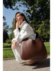 Christian Laurier Skórzany shopper bag "Suri" w kolorze jasnobrązowym - 48 x 31 x 2 cm rozmiar: onesize. Brązowe shopper bag damskie Christian Laurier, bez wzorów, z materiału, na ramię, bez dodatków. Za 382.89 zł.