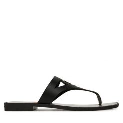 Japonki KARL LAGERFELD. Czarne klapki damskie Karl Lagerfeld, bez wzorów, bez obcasa. Za 399.99 zł.