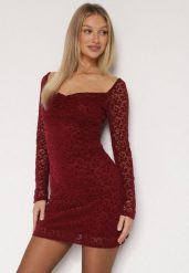 Bordowa Koronkowa Sukienka o Dopasowanym Kroju z Kwadratowym Dekoltem Tiwedesa. Czerwone sukienki damskie Born2be, na imprezę, l, bez wzorów, z koronki, eleganckie, bez kołnierzyka, bez ramiączek, dopasowane. Za 149.99 zł.
