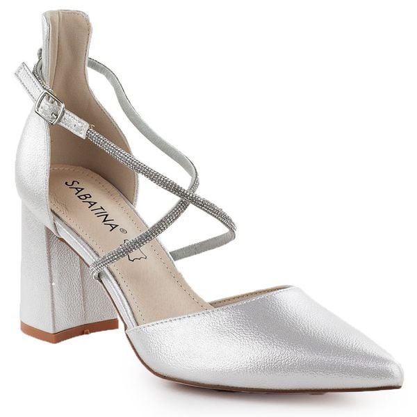 Sandały damskie na słupku z cyrkoniami srebrne Sabatina 750-1. Szare sandały damskie Sabatina, bez wzorów, z materiału, bez obcasa, na słupku. Za 169.99 zł.