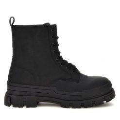 Trapery Guess. Czarne buty zimowe męskie Guess, bez zapięcia. Za 399.99 zł.