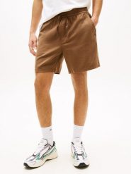 Tommy Jeans szorty z zawartością lnu Mężczyźni Bawełna brązowy, S. Brązowe szorty męskie Tommy Jeans, z bawełny, bez kołnierzyka. Za 229.95 zł.