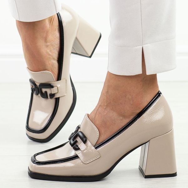 Beżowe lakierowane mokasyny damskie na słupku Potocki 12553. Brązowe mokasyny damskie POTOCKI, z lakierowanej skóry. Za 189.00 zł.