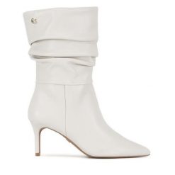 Botki Nine West. Białe botki damskie Nine West, bez obcasa, na szpilce, bez zapięcia. Za 299.99 zł.