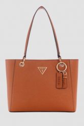 GUESS Brązowa torebka damska Noelle II. Brązowe torebki klasyczne damskie Guess, z aplikacjami, ze skóry, bez dodatków. W wyprzedaży za 628.99 zł.