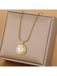 Atelier MIU Pozłacany naszyjnik z perłą i zawieszką - dł. 43 cm rozmiar: onesize. Białe naszyjniki damskie atelier MIU, pozłacane. Za 39.99 zł.