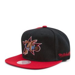 Czapka typu snapback Philadelphia 76ers Rear Script Deadstock HWC. Czarne czapki męskie Mitchell & Ness, bez wzorów. Za 202.00 zł.