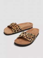 S.Oliver Klapki w kolorze jasnobrązowo-beżowo-czarnym rozmiar: 36. Brązowe klapki damskie S.Oliver, bez wzorów, bez obcasa. Za 113.90 zł.