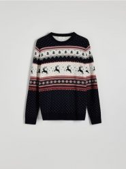 Sweter ze świątecznym wzorem - granatowy. Niebieskie swetry męskie Reserved, l, bez wzorów, z bawełny, bez kołnierzyka. W wyprzedaży za 39.99 zł.