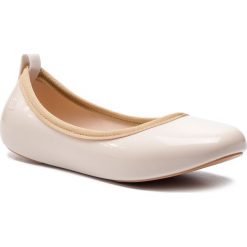 Baleriny MELISSA - Lance Ad 32427 Beige/Beige 50484. Brązowe baleriny damskie Melissa, bez wzorów, z tworzywa sztucznego, bez obcasa. W wyprzedaży za 179.00 zł.