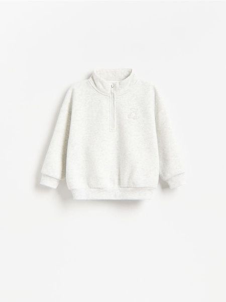 Bluza ze stójką - jasnoszary. Szare bluzy i bluzki niemowlęce Reserved, bez wzorów, z bawełny, bez ramiączek, bez kaptura. Za 55.99 zł.