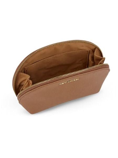 Hey Marly Skórzana kopertówka "Little Companion" w kolorze jasnobrązowym - 20 x 15 x 7 cm rozmiar: onesize. Brązowe torebki wieczorowe Hey Marly, bez wzorów, z materiału, bez kołnierzyka, bez ramiączek. Za 139.87 zł.