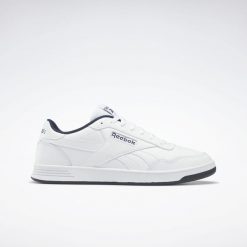 Buty na co dzień Reebok Court Trampki. Białe trampki i tenisówki męskie Reebok, bez wzorów, z materiału, bez zapięcia. Za 329.00 zł.