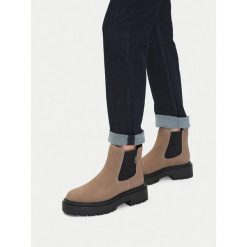 Sztyblety Beverly Hills Polo Club. Brązowe botki damskie Beverly Hills Polo Club, bez obcasa, na płaskiej podeszwie, bez zapięcia. Za 229.99 zł.