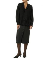 S.Oliver Bluzka w kolorze czarnym rozmiar: 34. Czarne bluzki damskie S.Oliver, s, bez wzorów, bez kołnierzyka, bez ramiączek. Za 130.99 zł.