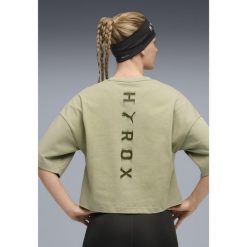 Damska skrócona koszulka PUMA x HYROX Lifestyle PUMA Lux Army Green. Zielone bluzki damskie Puma, bez wzorów, bez ramiączek. Za 179.00 zł.