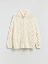 Sweter z ozdobnym splotem - złamana biel. Swetry klasyczne damskie Reserved, l, z dzianiny, bez kołnierzyka. Za 179.99 zł.