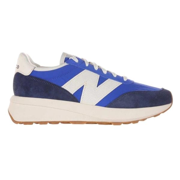 Męskie trampki 370 z zamszu (Granatowy/Zielony Kamień). Niebieskie trampki i tenisówki męskie New Balance, bez wzorów, z materiału, bez zapięcia. Za 513.30 zł.