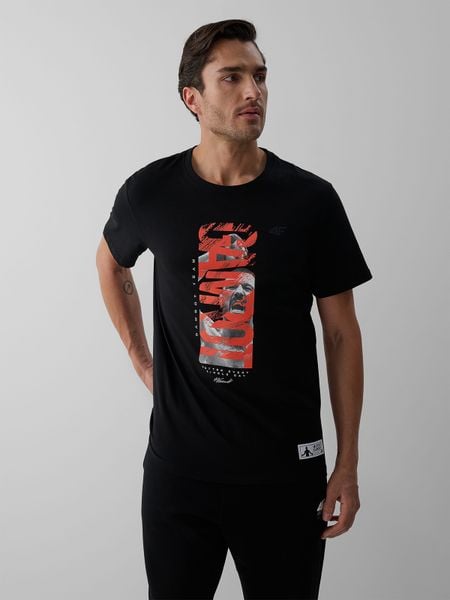 4F T-shirt regular z nadrukiem męski 4F | Mateusz Gamrot - czarny S. Czarne t-shirty męskie 4f, l, z aplikacjami, z bawełny, bez kołnierzyka. Za 129.99 zł.