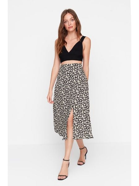 Trendyol Spódnica w kolorze czarnym rozmiar: 38. Czarne spódniczki damskie Trendyol, bez wzorów, z wiskozy, z podwyższonym stanem, midi, rozkloszowane. Za 56.66 zł.