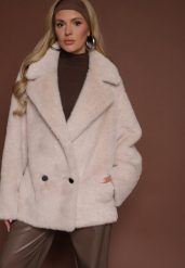 Beżowa Dwurzędowa Kurtka Futerko o Fasonie Oversize Manella. Brązowe kurtki damskie Renee, l, z aplikacjami, z futra, bez kaptura. Za 209.99 zł.