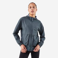 Kurtka do biegania wiatrówka damska Kiprun Run 500 Wind. Zielone kurtki damskie KIPRUN, l, bez wzorów, z elastanu, z kapturem. Za 149.99 zł.