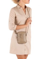 Lia Biassoni Skórzana torebka "Paglia" w kolorze beżowym na telefon - 15 x 20 x 1 cm rozmiar: onesize. Brązowe torebki klasyczne damskie Lia Biassoni, bez wzorów, z materiału, bez dodatków. Za 130.99 zł.