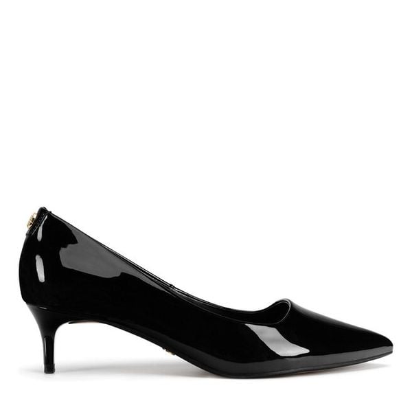 Czółenka Nine West. Czarne czółenka damskie Nine West, bez wzorów, bez obcasa. Za 199.99 zł.
