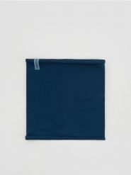 Bawełniany komin z naszywką - niebieski. Niebieskie szaliki dziecięce Reserved, z bawełny, bez ramiączek. Za 29.99 zł.