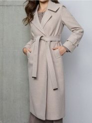 Długi płaszcz z paskiem - beżowy. Brązowe płaszcze damskie Sinsay, l, bez wzorów. Za 139.99 zł.