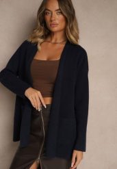 Granatowy Kardigan z Kaszmirem o Prostym Kroju Bez Zapięć z Kieszeniami Zaisa. Niebieskie kardigany damskie Renee, bez wzorów, z dzianiny. Za 149.99 zł.