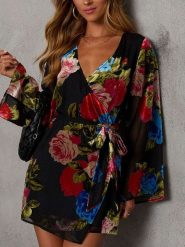 Milan Kiss Sukienka w kolorze czarnym rozmiar: XL. Czarne sukienki damskie Milan Kiss, na co dzień, xl, bez wzorów, z wiskozy, bez kołnierzyka, bez ramiączek, mini, kopertowe. Za 189.74 zł.